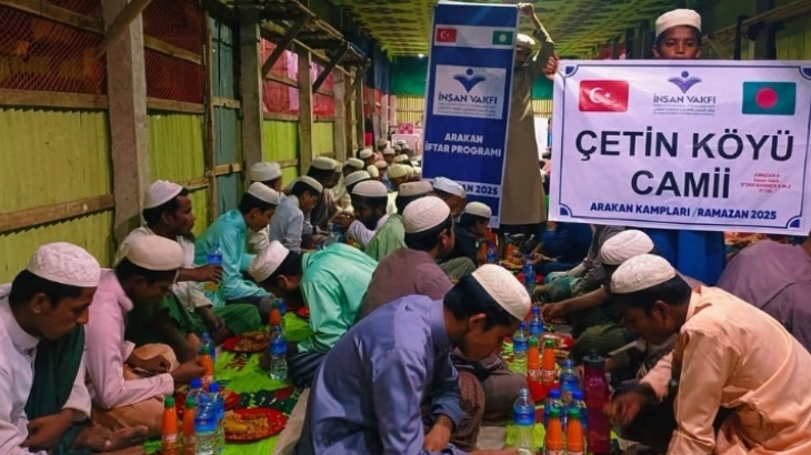 Gazze ve Arakan'da Çatin Köyü Camii adına iftar yemeği verildi
